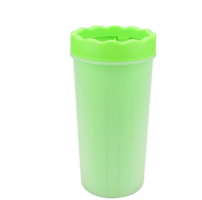 Green tumbler with a green lid on a white background