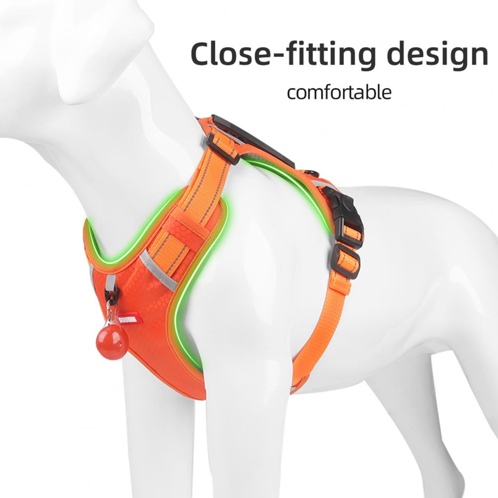Orange and green dog harness on a mannequin with text 'Close-fitting design' and 'comfortable'.